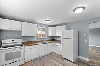 13624 E 13th Pl in Aurora, CO - Foto de edificio - Building Photo