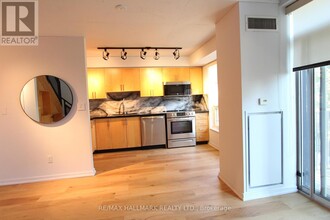 800-800 King St W in Toronto, ON - Building Photo - Building Photo