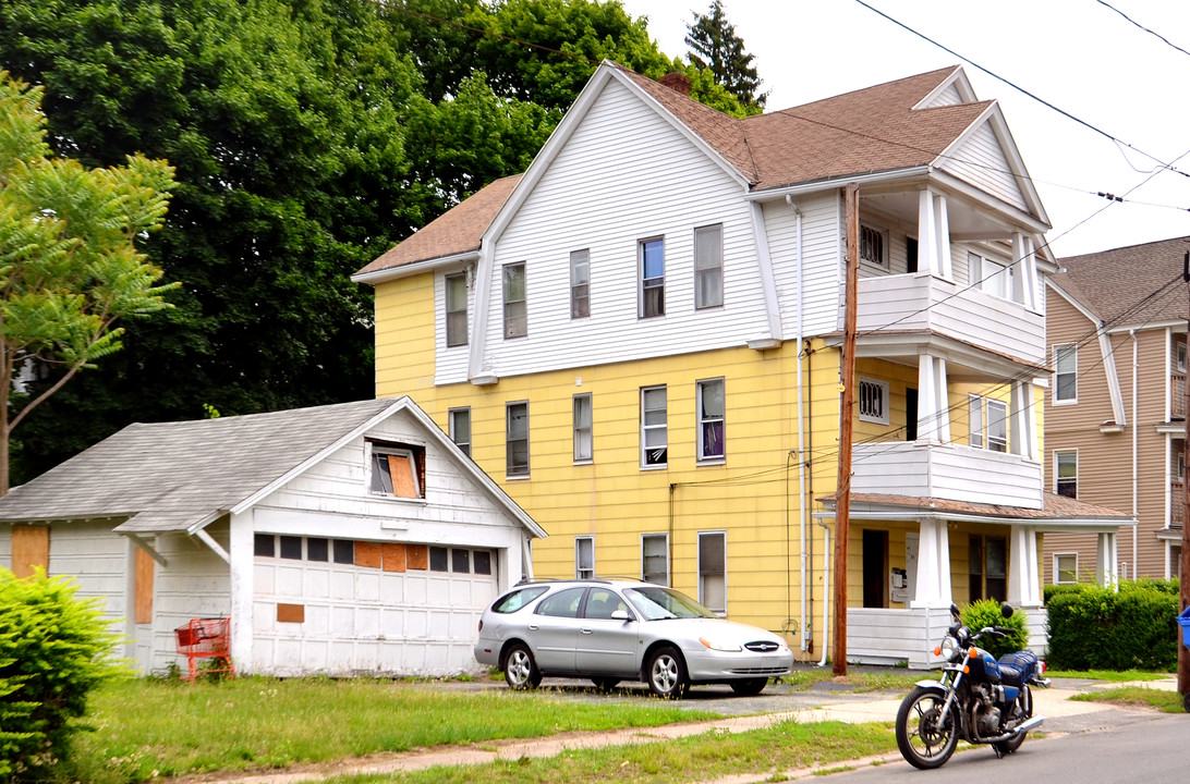 73 Alma St in Waterbury, CT - Building Photo