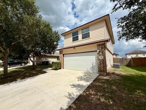 756 Guna Dr in New Braunfels, TX - Building Photo - Building Photo