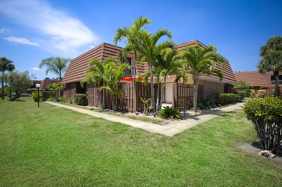 825 Center St in Jupiter, FL - Building Photo