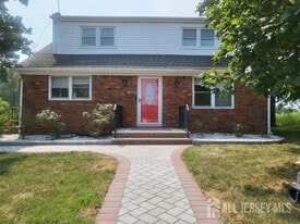 100 Main St in South Plainfield, NJ - Building Photo