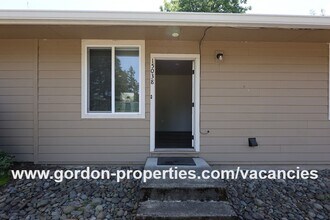 15038 SE Arista Dr in Portland, OR - Building Photo - Building Photo