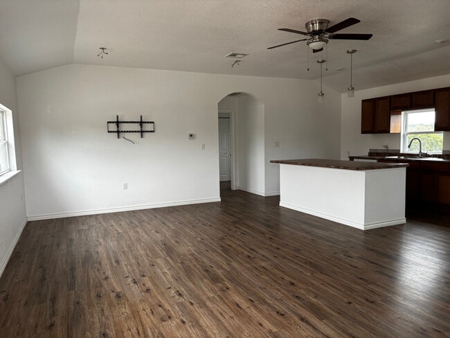 240 Country Club Rd in Whitney, TX - Building Photo - Building Photo