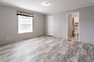 Harbor Point Estates in Chicago, IL - Building Photo - Interior Photo