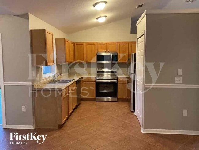 1120 NW 11th Pl in Cape Coral, FL - Foto de edificio - Building Photo