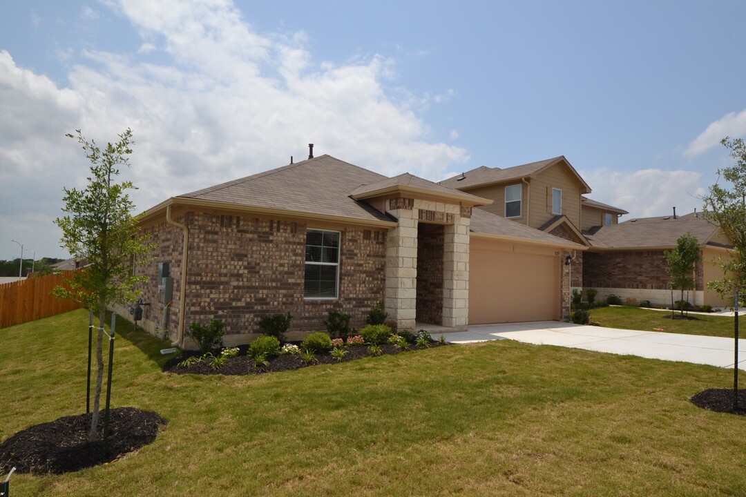 11129 Reliance Creek Dr in Austin, TX - Building Photo