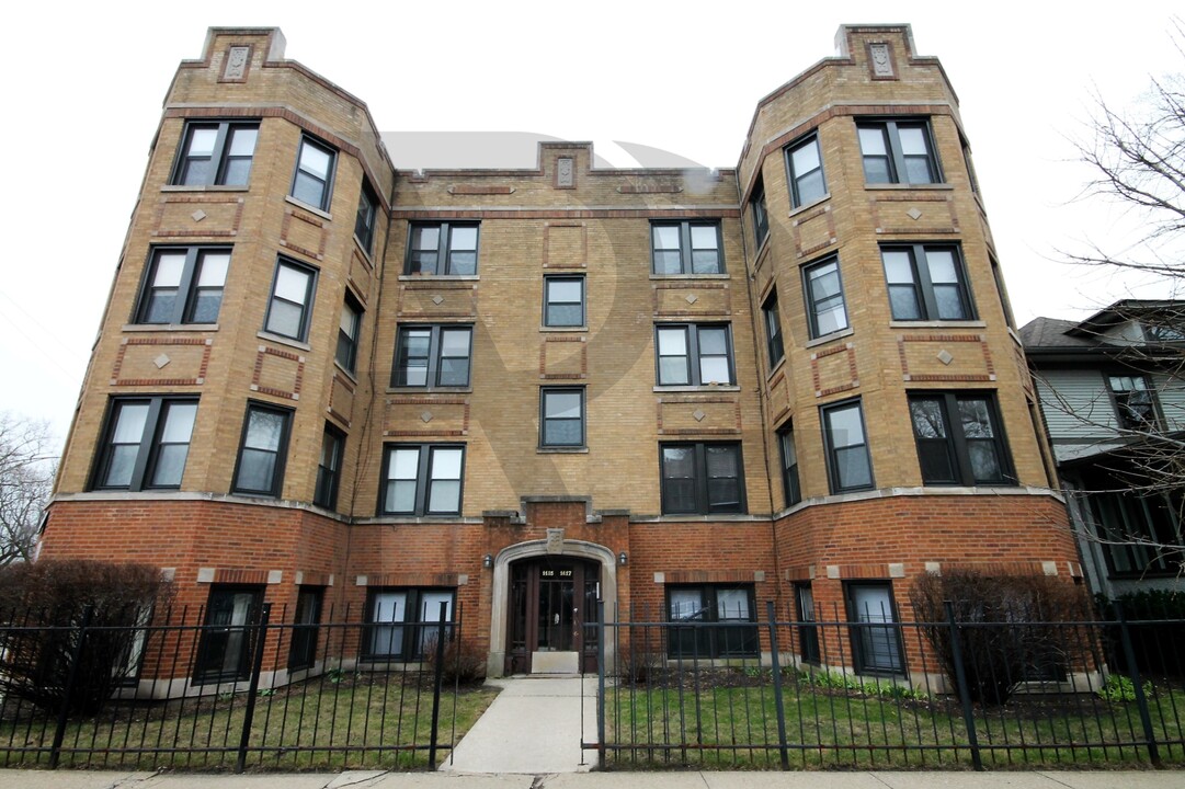 1421 W Hutchinson St, Unit #4224-1 in Chicago, IL - Foto de edificio