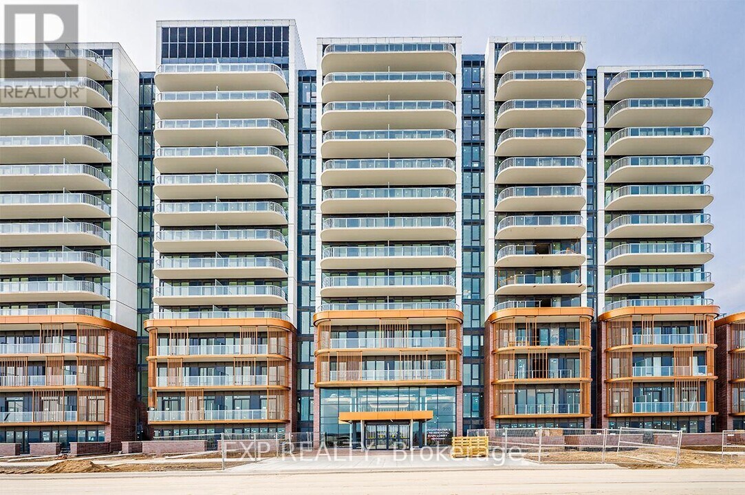 220-220 Missinnihe Way in Mississauga, ON - Building Photo