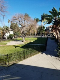 Woodman Apartments in Van Nuys, CA - Foto de edificio - Building Photo