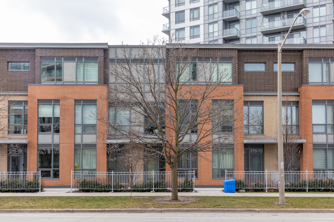 215 Bonis Av in Toronto, ON - Building Photo