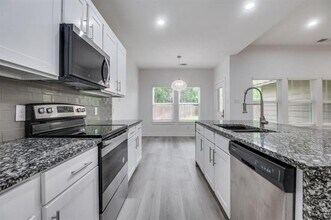 5567 Butternut St in Dallas, TX - Building Photo - Building Photo