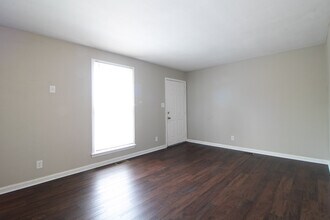 1436 McCan Dr in Clarksville, TN - Foto de edificio - Building Photo