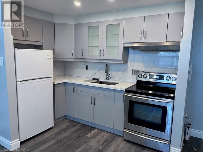 15 Nicklaus Dr in Hamilton, ON - Building Photo - Building Photo