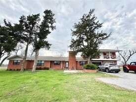 1090 Fm 1200 in Gainesville, TX - Building Photo