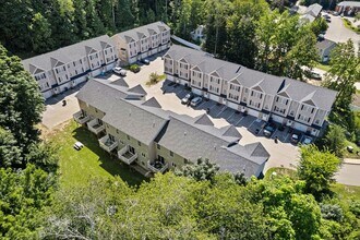 Jefferson Court in Dover, NH - Foto de edificio - Interior Photo
