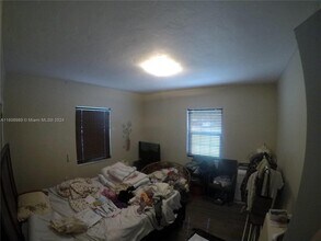 1698 NE 182nd St in North Miami Beach, FL - Building Photo - Building Photo