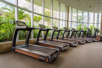 700 NE 24th St, Unit 3603 in Miami, FL - Foto de edificio - Building Photo