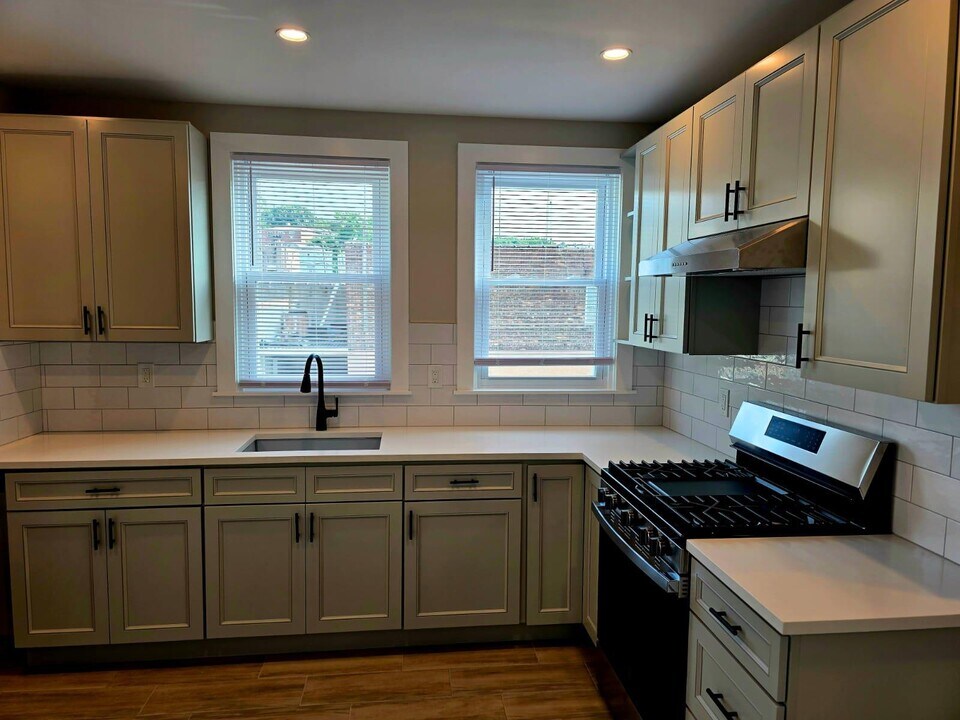 348 Saw Mill River Rd in Yonkers, NY - Building Photo