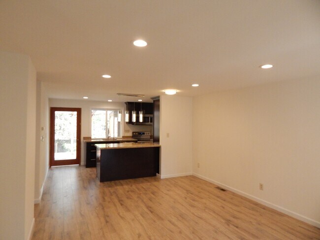 2324 103rd Ave NE in Bellevue, WA - Building Photo - Building Photo