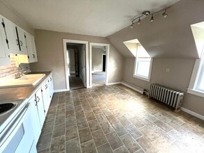 21 Charlton St in Oxford, MA - Building Photo - Building Photo