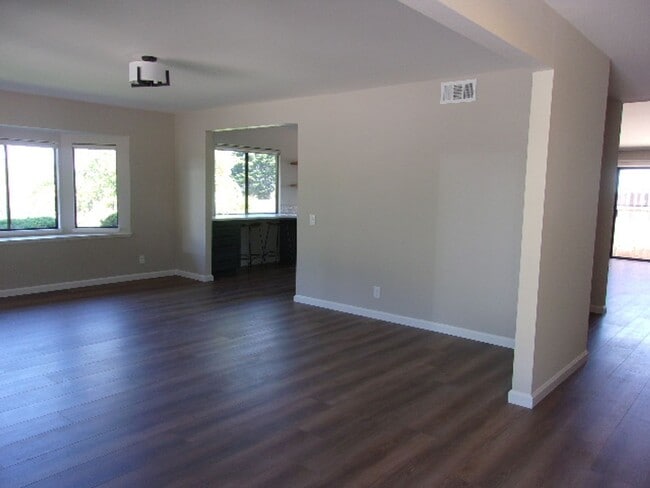 620 University Dr in Lompoc, CA - Building Photo - Building Photo