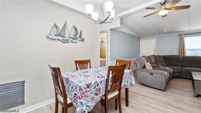 101 Sugarloaf Ln in Naples, FL - Foto de edificio - Building Photo