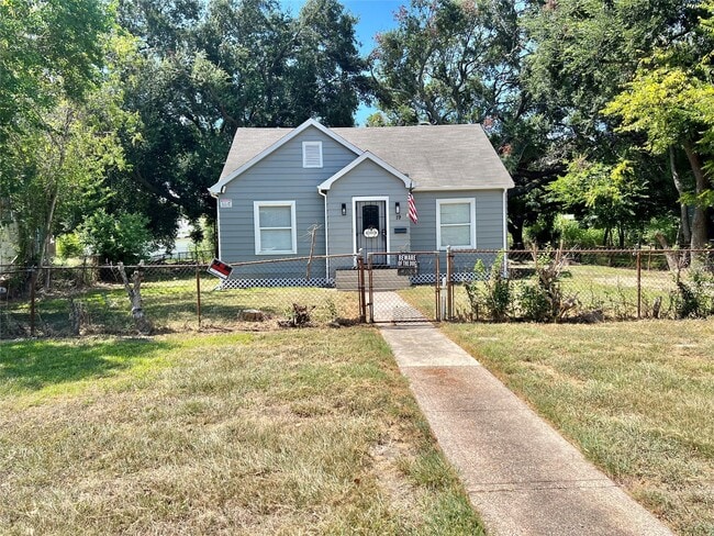 property at 19 4th Ave N