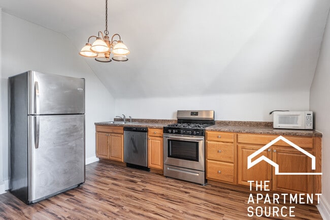 property at 2853 W Dickens Ave