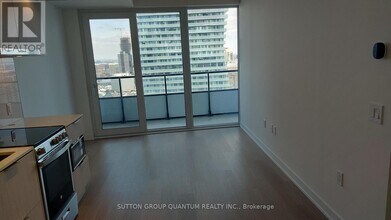 448 Burnhamthorpe Rd W in Mississauga, ON - Building Photo - Building Photo