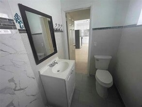 790 NE 122nd St in North Miami, FL - Foto de edificio - Building Photo