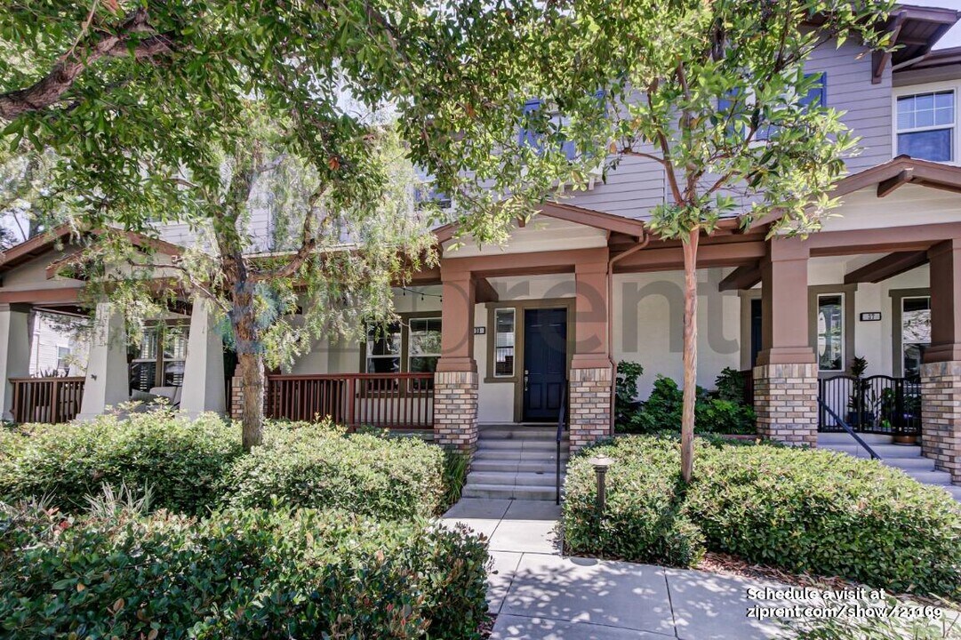 39 Sheridan Ln in Ladera Ranch, CA - Building Photo