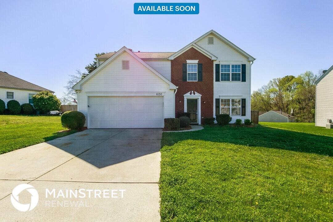 6130 Brookfield Pointe Dr in Charlotte, NC - Building Photo