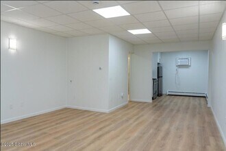 195 S Broadway, Unit 7 in Saratoga Springs, NY - Building Photo - Building Photo