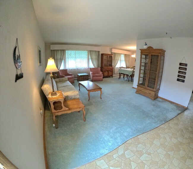 8847 N Ozanam Ave in Niles, IL - Building Photo - Building Photo
