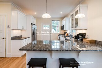1 Larose Plz, Unit 1 in Boston, MA - Foto de edificio - Building Photo