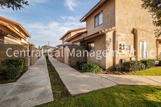 8404 Laborough Dr in Bakersfield, CA - Building Photo - Building Photo