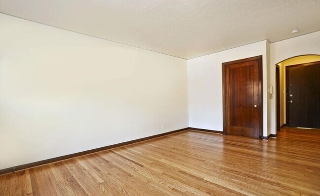 Redside - The Mulholland in Seattle, WA - Building Photo - Building Photo