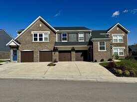 2506 Crosshill Dr in Crescent Springs, KY - Building Photo