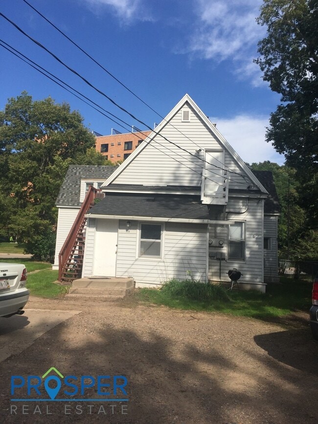property at 908 S Farwell St