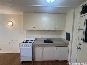 952 Ahana St in Honolulu, HI - Building Photo - Building Photo