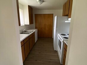 1808 Taurus Ave in La Grande, OR - Building Photo - Building Photo