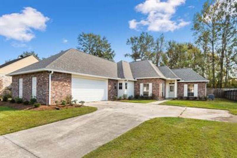 10753 Fernbrook Ave in Baton Rouge, LA - Building Photo