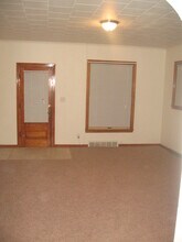 635-6355 Court St in Clay Center, KS - Building Photo - Building Photo