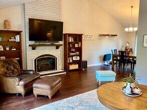 9 Tree Hill Ct in Ballwin, MO - Building Photo - Building Photo
