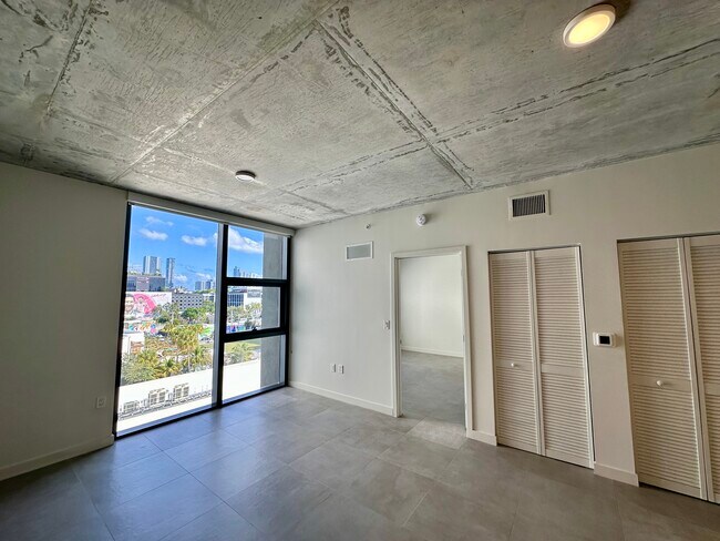 230 NW 32nd St, Unit A4 in Miami, FL - Foto de edificio - Building Photo