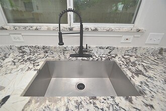 631 Aweigh Dr in Crosby, TX - Building Photo - Building Photo