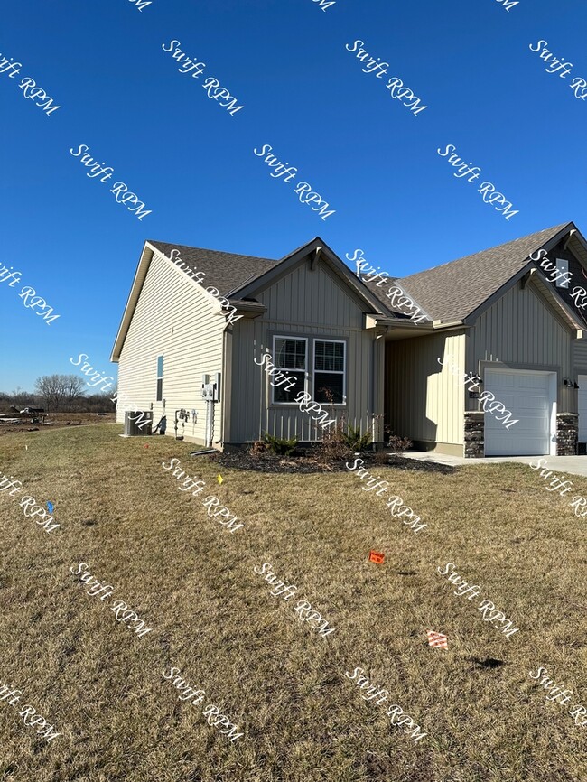 12428 S Parkwood Ln in Greenwood, MO - Building Photo - Building Photo