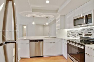 3605 NE 207th St, Unit 3303 in Miami, FL - Building Photo - Building Photo