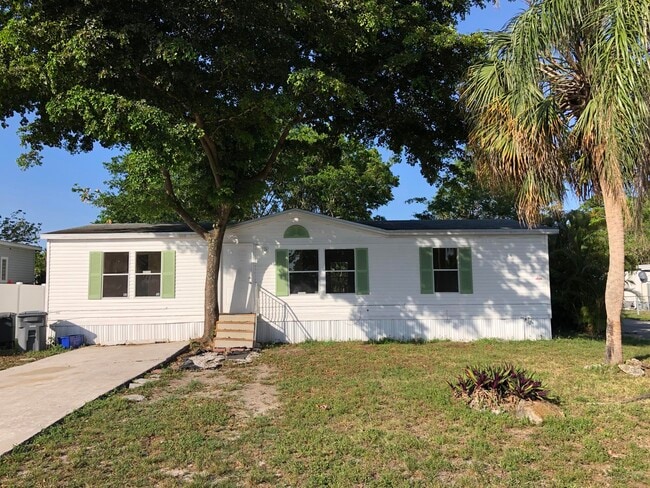 11841 Atlantic Cir in Boca Raton, FL - Building Photo - Building Photo